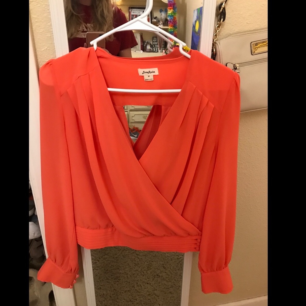 Super cute blouse!